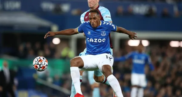 El Everton venció tres goles a uno al Burnley. Yerry Mina fue titular y James Rodríguez sigue ausente del equipo que dirige Rafael Benítez.