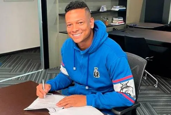 El ex futbolista mostro su nueva cara en el mundo de los negocios a través de sus redes sociales.