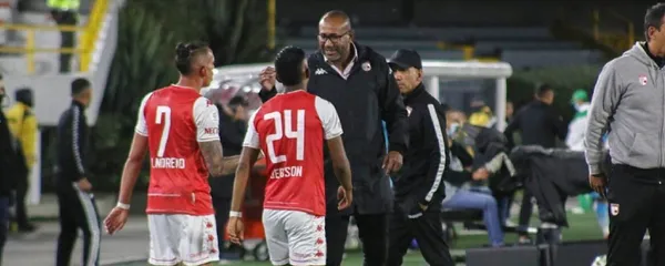 El ex jugador no estaba inscrito como entrenador, sin embargo fue quien dio las indicaciones en el terreno de juego.