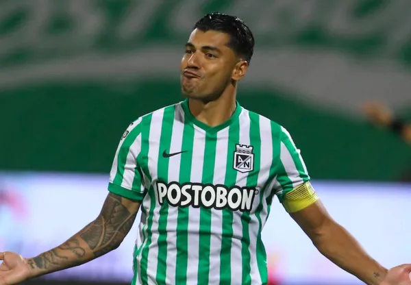 El experimentado delantero sigue siendo cuestionado por su nivel en el club, donde al parecer ya estarían a punto de tomar decisiones respecto a su futuro deportivo.