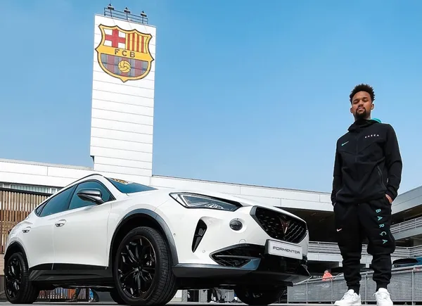 El FC Barcelona tiene en la mira a dos colombianos para el próximo mercado de pases y como ya es costumbre los regalos y lujos estarán presentes.