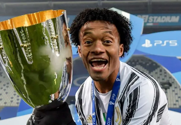 El futbolista colombiano a sabido invertir muy bien sus ganancias durante todos estos años en el viejo continente, algo que podría sustentar su reducción económica con estos negocios.