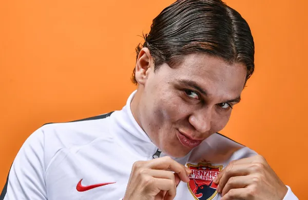 El futbolista de Everton e incluso Maluma se rieron del mediocampista colombiano.