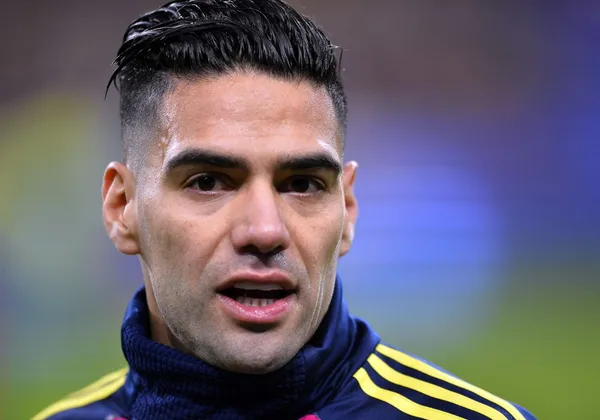 El goleador colombiano puso fin a los rumores de una supuesta pelea con el '10' y arremetió contra los periodistas.