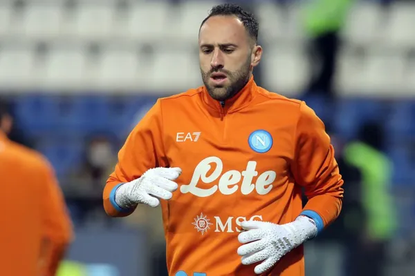 El guardameta colombiano no ha definido su futuro con el club italiano donde es figura.