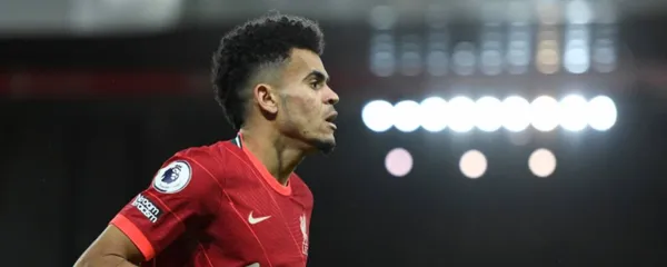 El Gujiro, en compañía de Salah y Mané, van por lo tres puntos en un partido crucial.