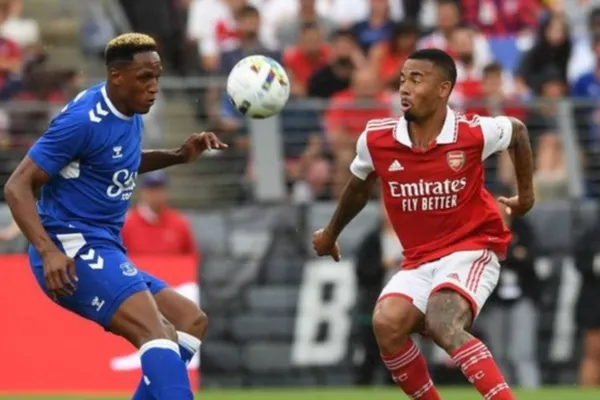 El jugador colombiano estuvo presente en el partido amistoso entre Everton y Arsenal