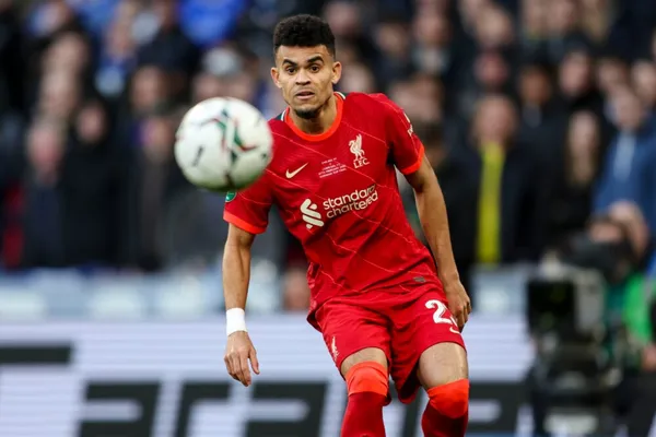 El jugador colombiano estuvo presente en la victoria de Liverpool ante West Ham en la Premier League.