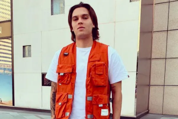 El jugador colombiano no solo se destaca en la cancha sino también con sus autos de lujo.