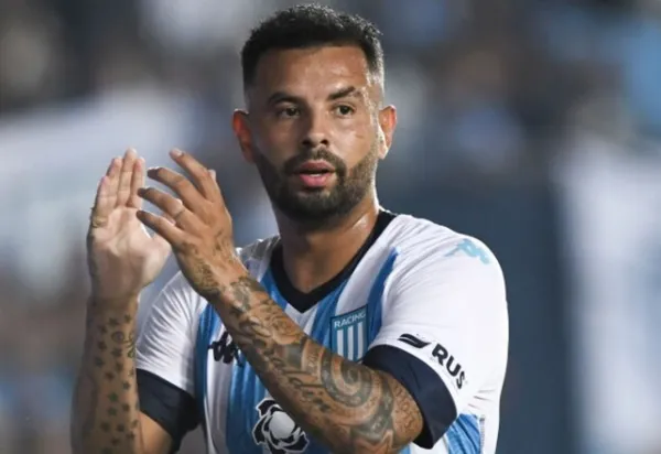 El jugador colombiano no termina de dar la talla en su nuevo club y fue fuertemente abucheado en Argentina.