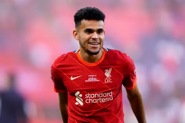 El jugador del equipo inglés regresó a Colombia y tuvo un gran gesto con un aficionado.