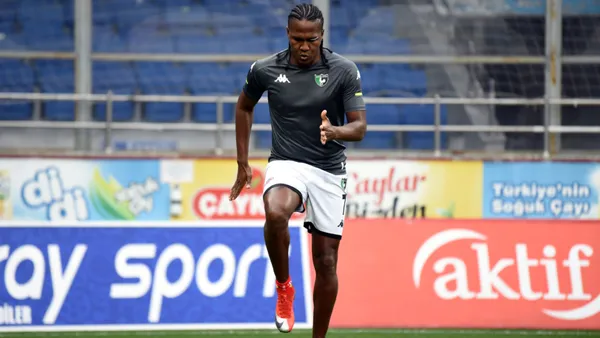 El jugador hace mucho no es figura ni tiene un equipo donde brille, pero no quiere volver a Colombia.