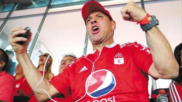 El máximo accionista del club criticó la decisión de jugar a puerta cerrada y apuntó contra las autoridades.