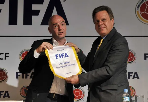 El máximo ente rector de fútbol a nivel mundial condeno las acciones extrafutbolísticas de algunos aficionados e impuso esta fuerte sanción económica.