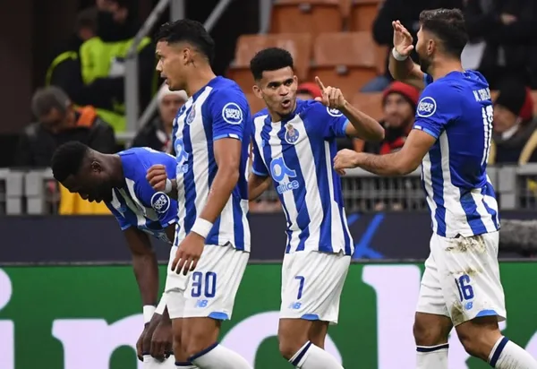 El medio Liverpool Echo confirmó que el club Liverpool le acaba de ofrecer $42 millones de dólares al FC Porto por Luis Díaz, el club portugués habría colocado condiciones y el Chelsea estaría reaccionando.