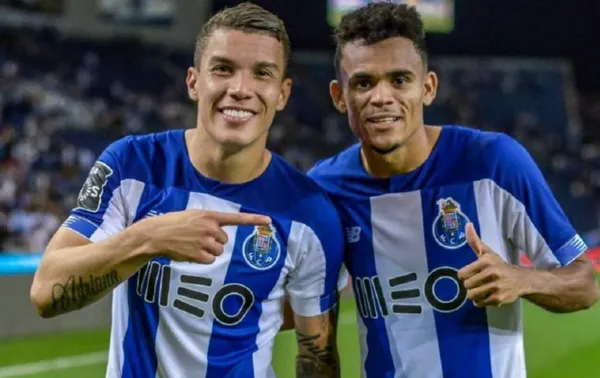 El mercado de pases en Europa este fin de semana se agitó al conocerse la noticia del eventual canje que haría el Everton con el FC Porto. La operación pretendía dar a James Rodríguez al club portugués a cambio de Luis Díaz; más una millonaria cifra. Sin embargo, Mateus Uribe quien es paisano y compañero de equipo de Díaz, sorprendió a todos cuando en las redes sociales envió el siguiente mensaje donde etiquetó a Luis: "¡Gracias Mago, No te vas nunca!", este mensaje ha sido una señal de que Díaz no se irá al Everton. Por ahora se han despejado las dudas del posible pase de Díaz al Everton, pero otro importante club inglés se ha interesado en fichar a Luis.
