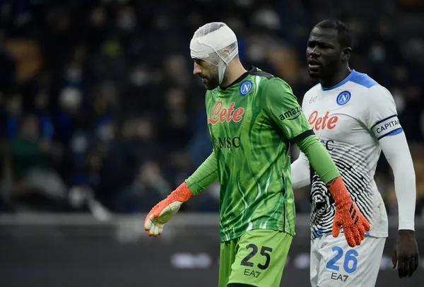 El meta colombiano sufrió un fuerte golpe en su último partido, eso alarmó a todos en Italia y hay avances sobre su estado.