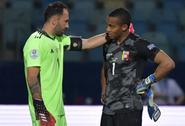 El meta de la Selección Colombia tuvo un gesto con el portero venezolano Wuilker Faríñez.