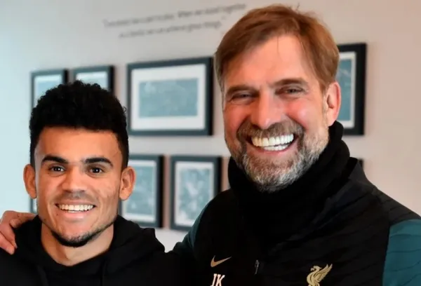 El periodista Felipe Sierra indicó que Luis Díaz está en efecto tomando sus clases de inglés y que se sacó de contexto lo que dijo Jürgen Klopp sobre la comunicación con el jugador.