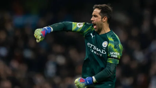 El portero chileno Claudio Bravo podería dejar el Manchester City pero por un equipo de media tabla ¿Está para ese club o puede dar más?