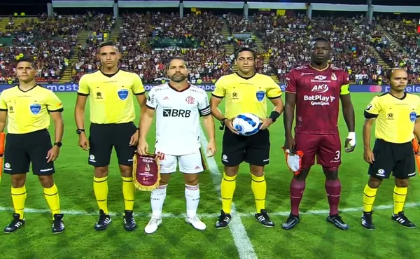 El portero del Deportes Tolima volvió a pifiar en pleno partido y le estamparon un gol insólito.