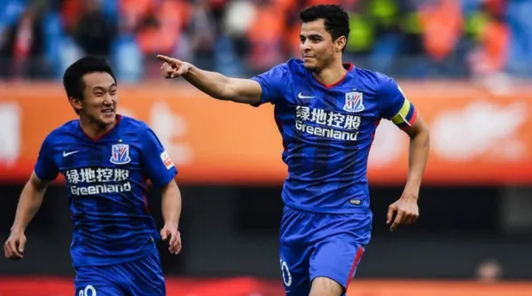 El programa radial El Vbar Caracol compartió el audio de una transmisión vía Twitch donde participó el colombiano Giovanni Moreno, en ese audio el jugador fue consultado acerca de cuándo volvería al Atlético Nacional y este respondió lo siguiente: "Termino contrato en noviembre y pego la vuelta". Este comentario de Moreno generó muchas opiniones entre los periodistas e hinchas del cuadro "Verdolaga". Un eventual regreso de Giovanni al Atlético Nacional supondría tener que vender a varios jugadores para poder costear su costoso salario anual.