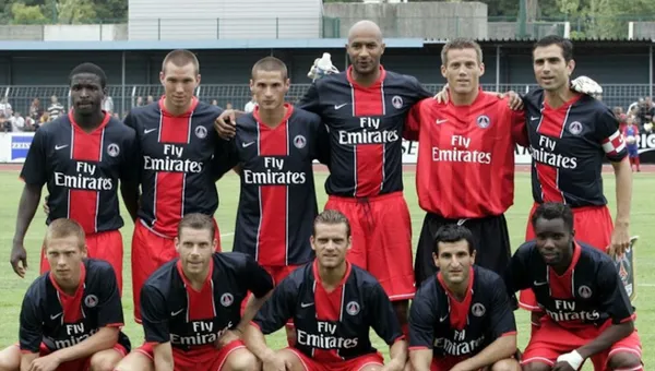 El PSG es por estos días el equipo tendencia en todos los lugares del planeta tierra. Incluso muchas personas no lo conocían o poco sabían de ese equipo francés. En Colombia es un equipo no muy seguido, pero en sus filas jugó el colombiano Mario Alberto Yepes, quien logró incluso salir campeón con un equipo que nunca salía de la mitad de la tabla.