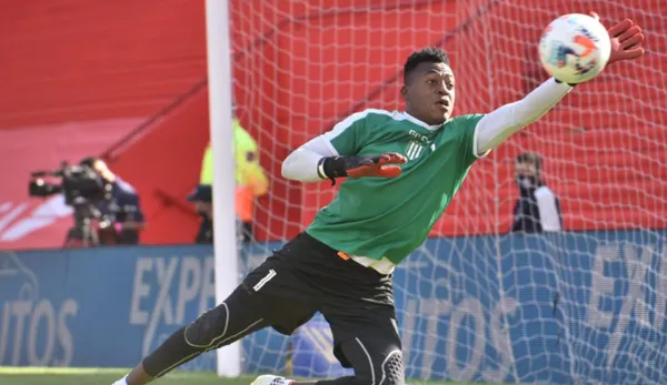 El Rayo Vallecano anunció a través de las redes sociales la contratación del portero colombiano Iván Arboleda, quien es ahora el cuarto refuerzo que llega al equipo español en este mercado de pases junto a: Unai López, Nikola Maras y su paisano Radamel Falcao. Arboleda estaba cerca de firmar con el Atlético Nacional, pero ese contrato se complicó principalmente por un problema que tuvo el cuadro "Verdolaga".