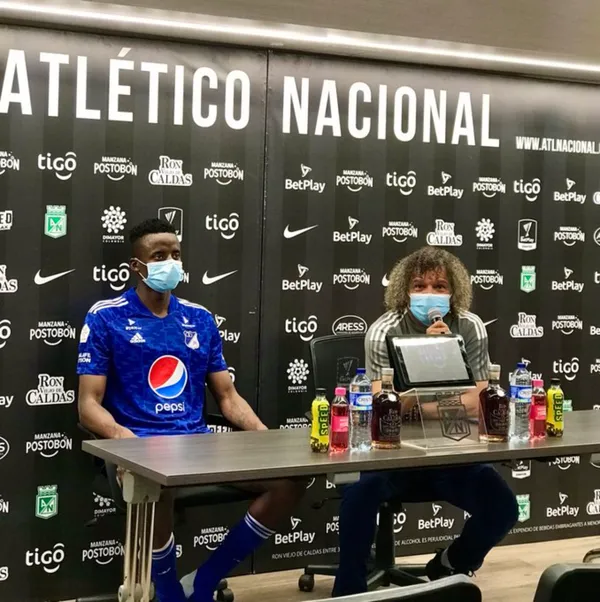 El 'Sonero' estuvo acompañado en la rueda de prensa junto al goleador Jader Valencia.