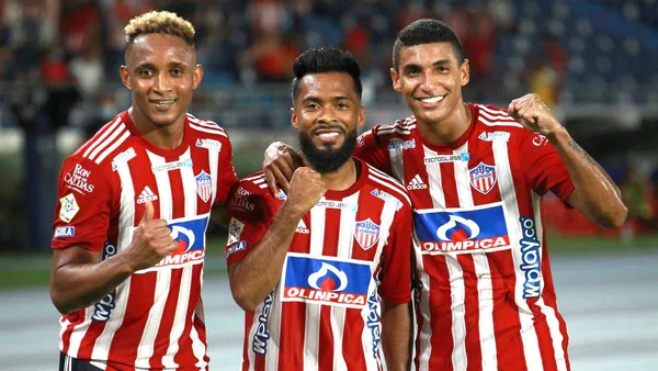 El tiburón dio un golpe a la mesa como local al golear al favorito del grupo Fluminense de Brasil tres goles por cero.