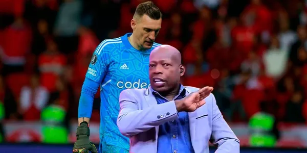 El Tino le dio con todo al arquero de River Plate.