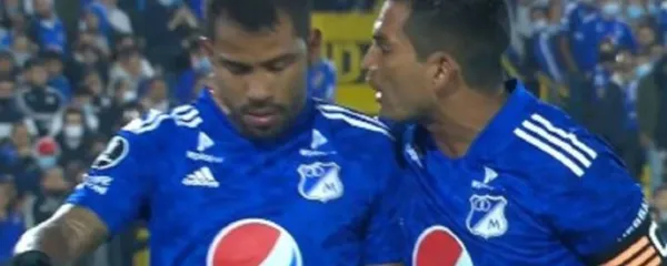 El venezolano salió expulsado a los 20' minutos de juego tras un golpear a un rival.