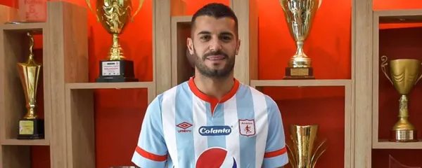 El volante español se encuentra habilitado para realizar su debut oficial con el cuadro escarlata.