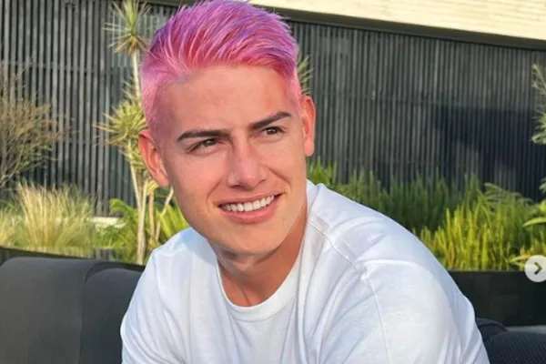 El volante no ha definido su futuro y podría estar saliendo con una artista colombiana.