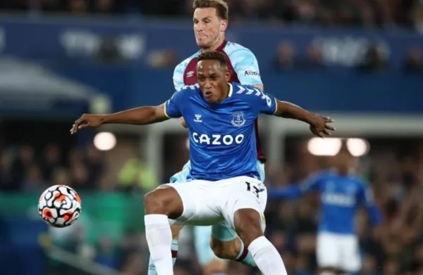 El zaguero colombiano ha comenzado a ganarse la confianza de Rafael Benítez y en el Everton ya es un titular inamovible.