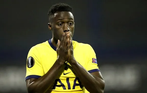 El zaguero colombiano no pasa por un buen momento en Inglaterra y se reactivan las comunicaciones que lo acercan al Atalanta, pero habría un problema para esa transferencia.