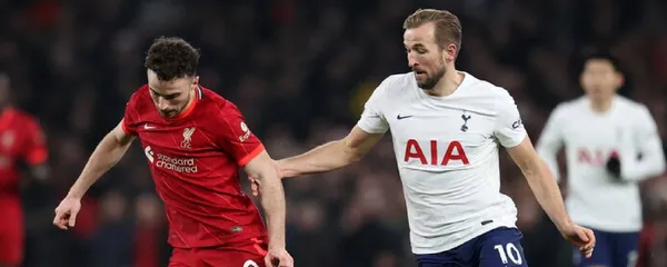 En el estadio de Anfield Liverpool busca acercarse a la cima del campeonato.
