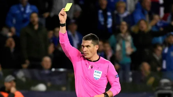 En la jornada dominical, el clásico en el fútbol italiano dejó a este colombiano suspendido para el próximo encuentro.