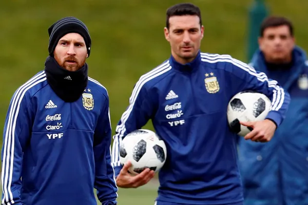 En la Selección Argentina hay dudas porque se reportó la lesión de un importante jugador a pocos días del Mundial de Qatar 2022, está en duda.