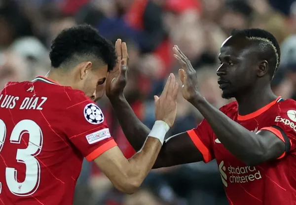 En un video aficionado se logra ver a los dos jugadores celebrando su paso a la final del torneo de clubes más importante del mundo.