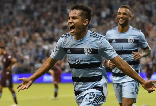 Es un jugador del Sporting Kansas City y desde julio de este año 2021 estaba sin jugar por las investigaciones en su contra.