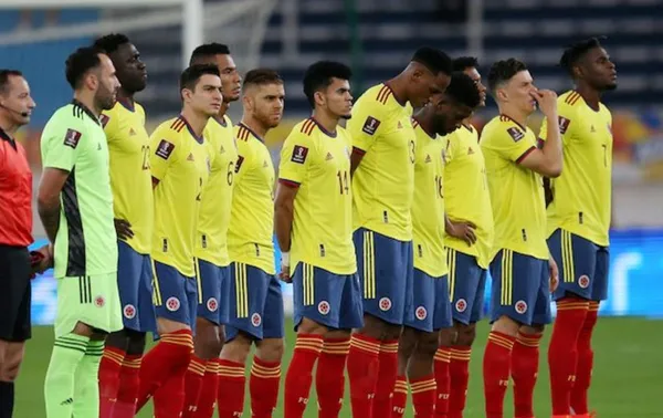 Está por finalizar el mes de agosto y junto con ese final llega el cierre del mercado de pases en Europa, el cual tiene como tope este 31 de agosto de 2021. Existe ya un carrera contra el tiempo para 5 jugadores colombianos que deben definir su futuro deportivo: James Rodríguez, Radamel Falcao, Luis Díaz, Santiago Arias y Jeison Murillo. Algunos de estos jugadores tienen ya claridad en su destino y otros aún no saben qué pasará.