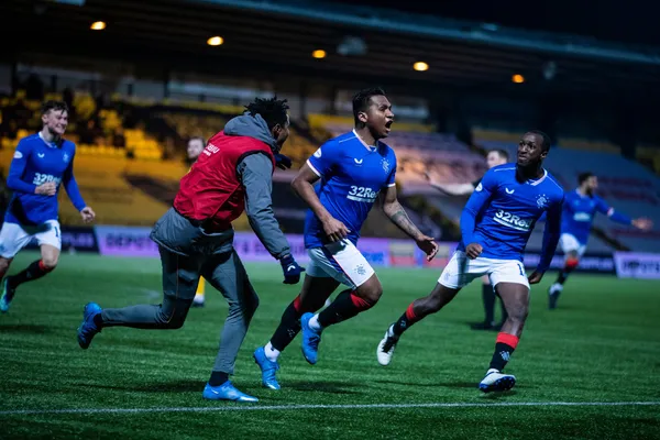 Este colombiano sigue marcando goles en su liga y a pesar que no es de gran nivel, las leyendas lo siguen endiosando.
