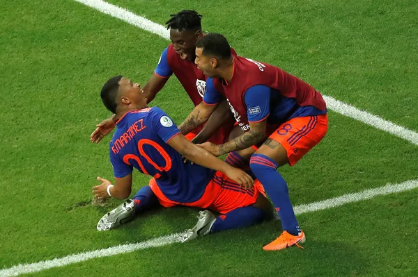 Este jugador colombiano empezó el 2022 con una expulsión, dejando a su equipo mal parado.