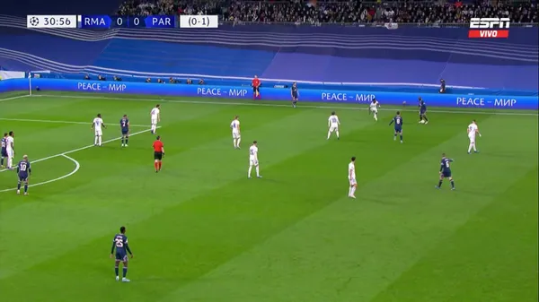 Este miércoles en el arranque del partido frente al PSG por la vuelta de los octavos de final de la UEFA Champions League, pidió la paz.