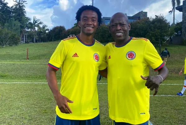 Faustino Asprilla lanzó una pregunta en sus redes sociales en la víspera de recibir al año 2022 y se robó la atención de miles de sus fans y críticos.