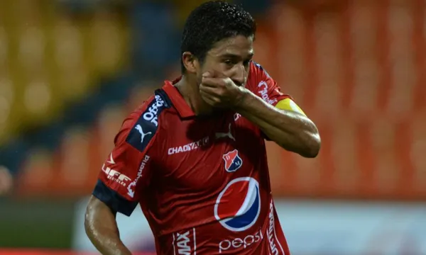 Fue a golpear la puerta del DIM y no lo quisieron, pese a que la hinchada lo pedía, entonces se fue a este equipo que lo aceptó en 10 minutos