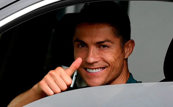 Hay un futbolista colombiano que es fanático de los autos deportivos y no tiene nada que envidiarle a cracks como Cristiano Ronaldo.