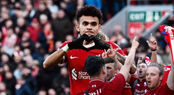 Hinchas de Liverpool se derritieron por Lucho Díaz. FOTO: 'X'