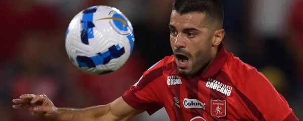 Hinchas piden que el jugador se vaya de la institución.